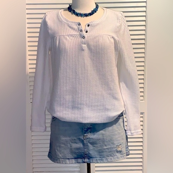 White waffle knit Henley with snaps - Picture 1 of 7